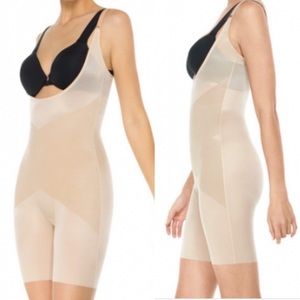 Spanx Skinny Britches Open-Bust Mid-Thigh Body Suit Nude Size Large